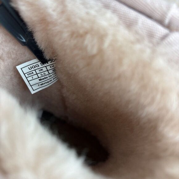 Women's UGG Boots Sz 7 Classic Short Baby Pink Perforated Boho With Box RARE! - Picture 11 of 12